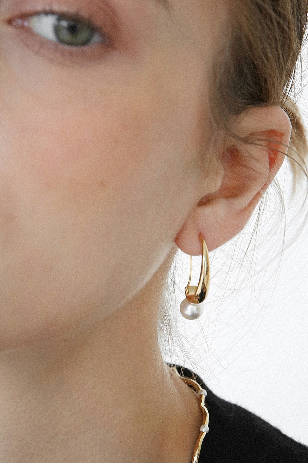 pearl point hoop earring E037